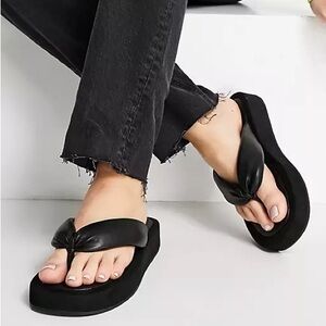 Stradivarius Padded Flatform Sandals
